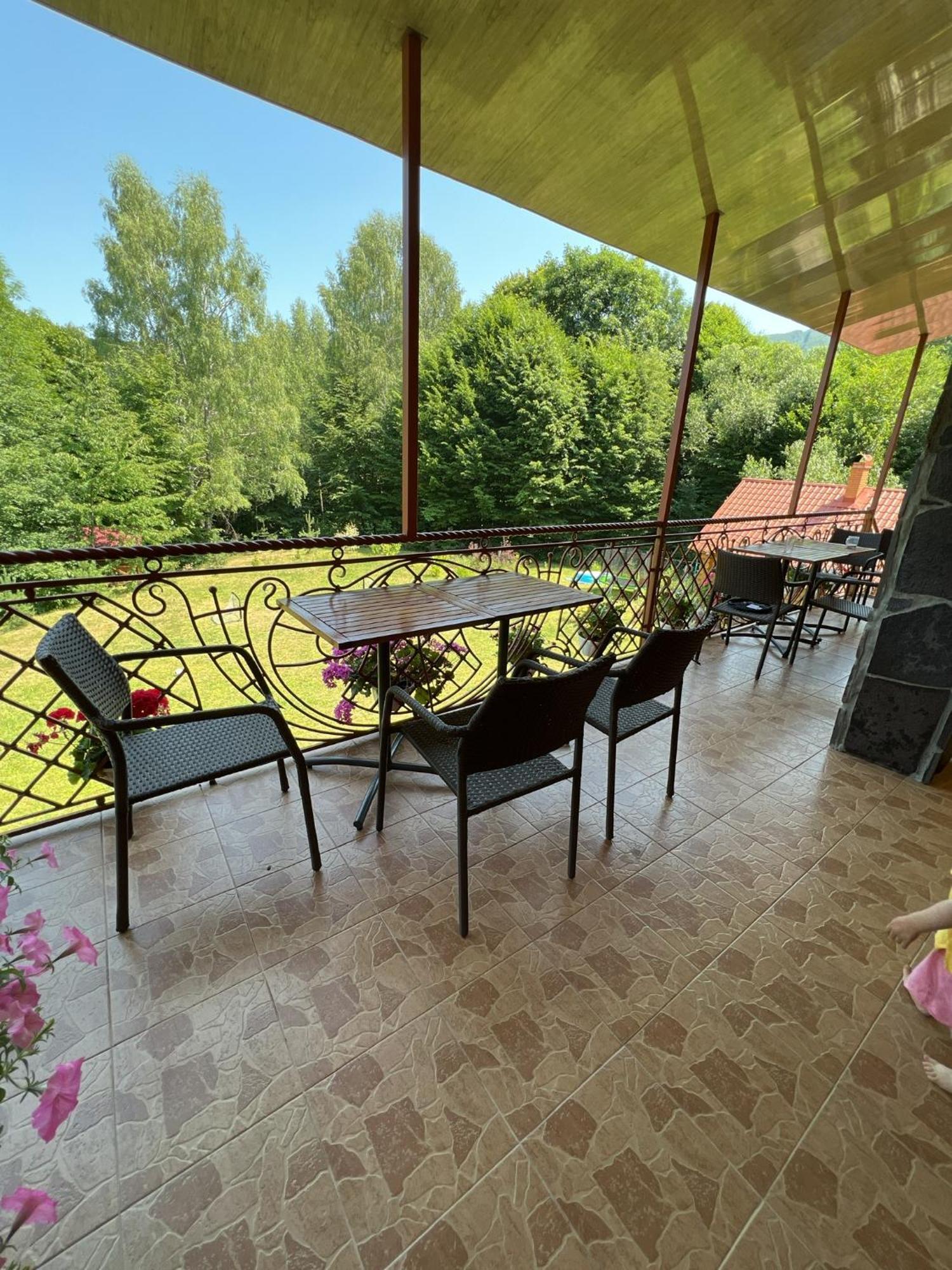 Vovk Gasthaus Sinjak Exteriör bild