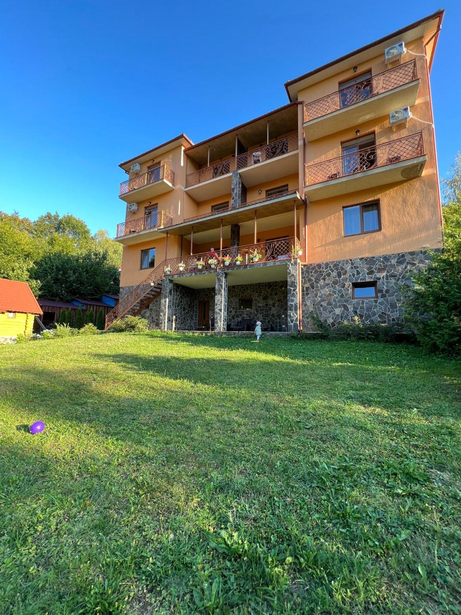 Vovk Gasthaus Sinjak Exteriör bild